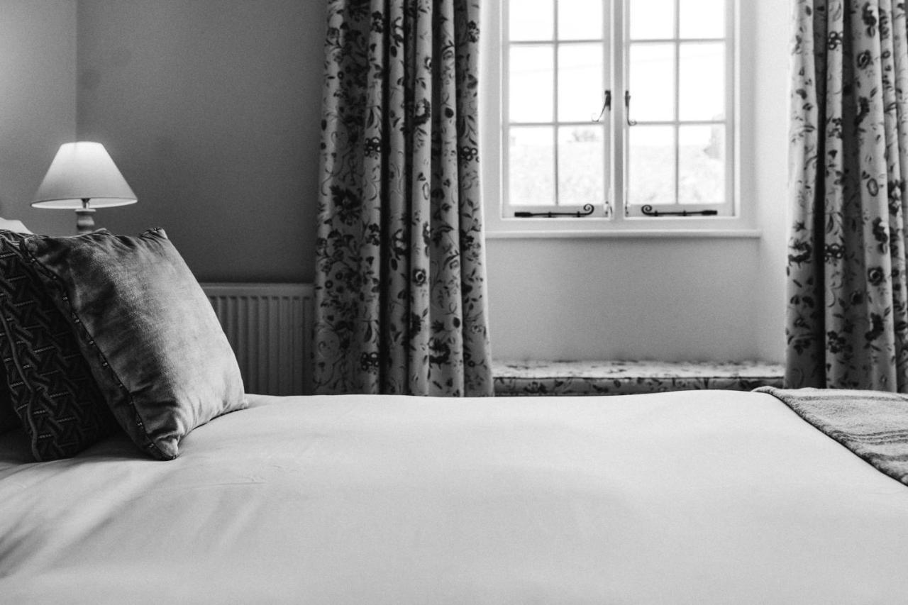 Cat And Custard Pot Inn Shipton Moyne Eksteriør bilde